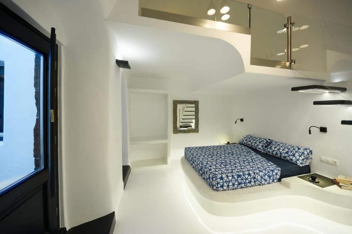 Апартаменти Santorini Traditional Apt With Private Hot Tub Фіра Екстер'єр фото