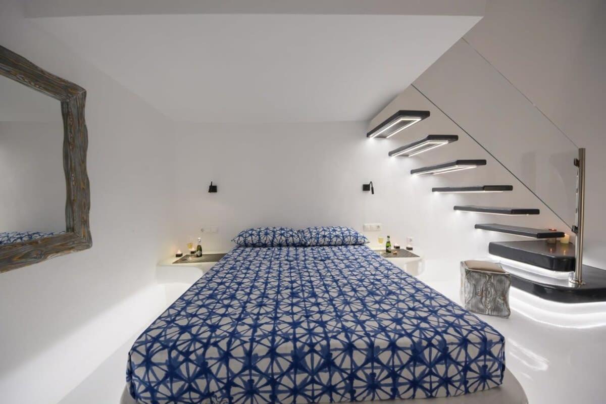 Апартаменти Santorini Traditional Apt With Private Hot Tub Фіра Екстер'єр фото