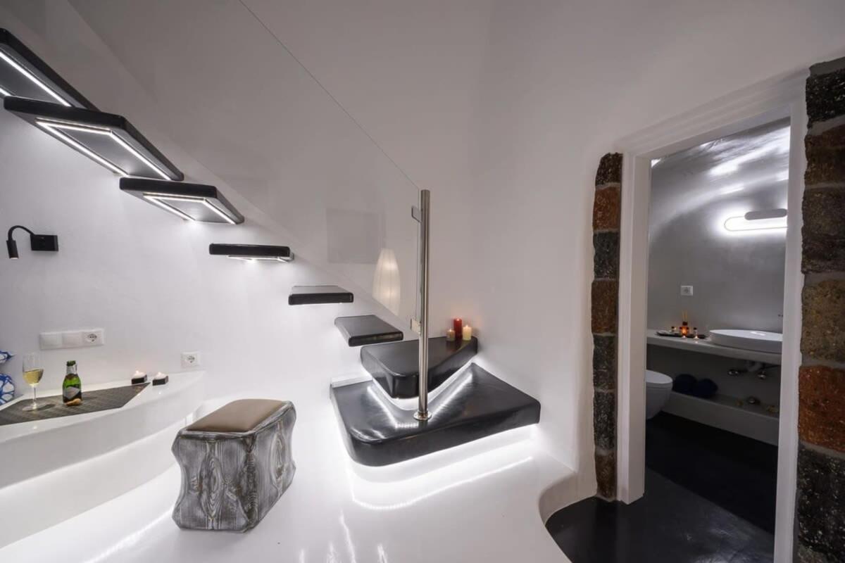 Апартаменти Santorini Traditional Apt With Private Hot Tub Фіра Екстер'єр фото