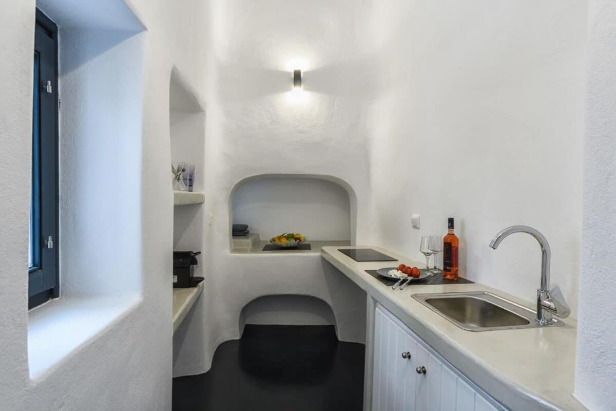 Апартаменти Santorini Traditional Apt With Private Hot Tub Фіра Екстер'єр фото